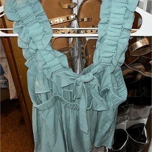 Open bow back tank top